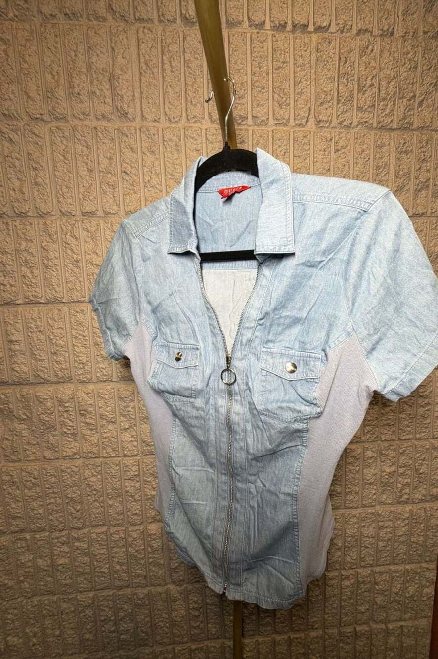 611 Guess Denim Blue Zip Front Short Sleeve Top Size M